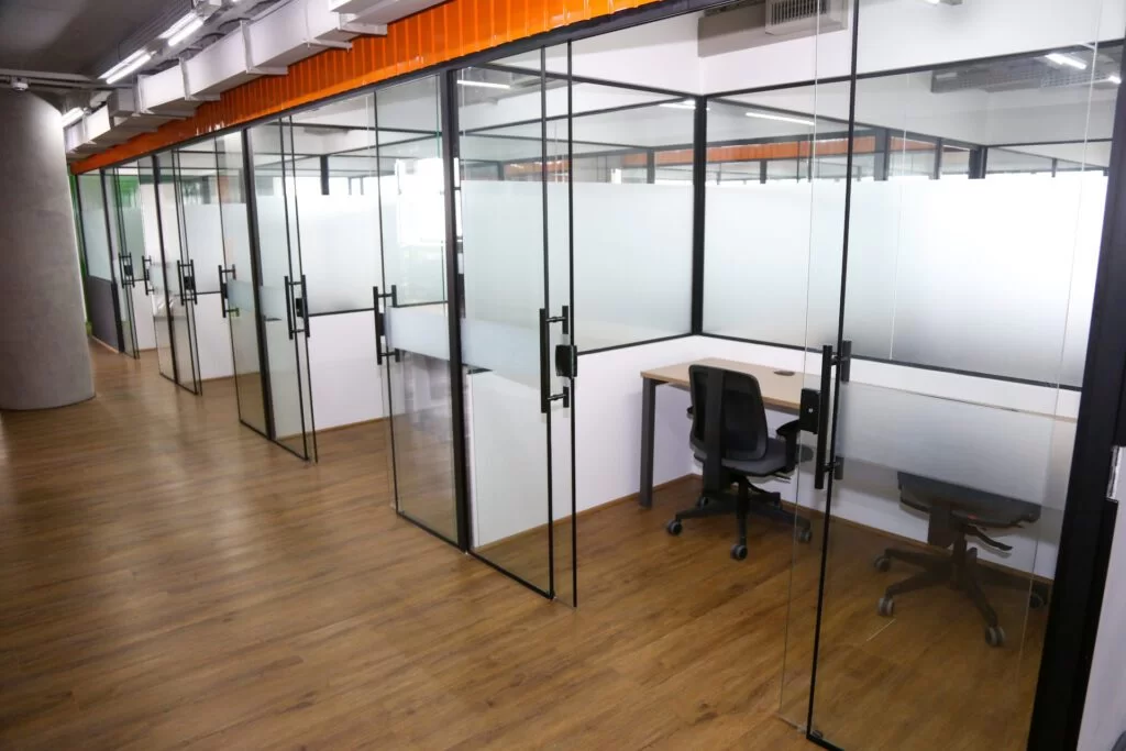 Coworking ou Sala Comercial: Qual é a Melhor Escolha para Sua Empresa em 2025?