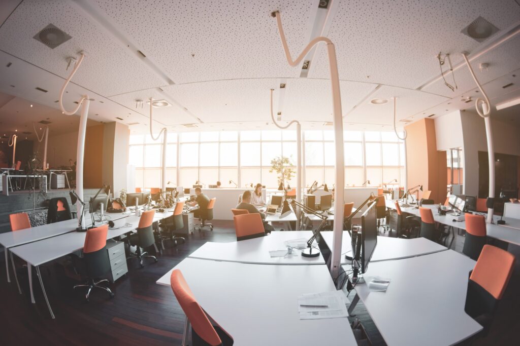 coworking, startup em fase inicial, endereço fiscal, endereço comercial, networking, ambiente colaborativo, espaço de trabalho, coworking para startups, salas privativas, flexibilidade contratual, redução de custos, coworking profissional.