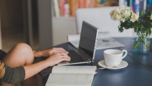 trabalhar de casa, endereço fiscal, endereço fiscal em coworking, endereço residencial no CNPJ, coworking para empresas, endereço comercial, credibilidade do negócio, profissionalização da empresa, MEI e endereço fiscal, regularização de empresa, imagem profissional, separação da vida pessoal e profissional