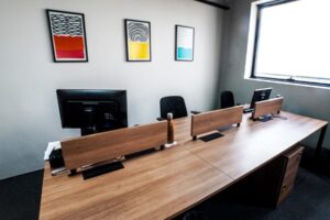 coworking, coworking no Brasil, futuro do trabalho, espaços de coworking, ambiente de trabalho colaborativo, coworking e inovação, benefícios do coworking, coworking e produtividade, coworking e networking, trabalho remoto, escritório compartilhado, endereço fiscal em coworking, comunidade de coworking, coworking para empresas, coworking para freelancers, tendências de trabalho.